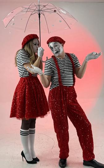 Мимы на встречу гостей