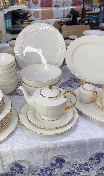 Чайно-столовый сервиз на 12 персон.