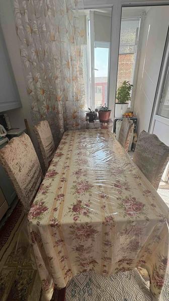 Стол со стульями