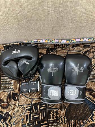 Боксерские перчатки, шлем, бинты