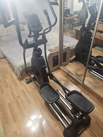 Продам эллиптический тренажер CardioPower x45