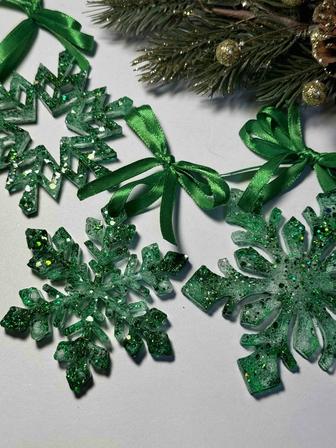 Подарочные наборы новогодних игрушек из эпоксидной смолы ручной работы