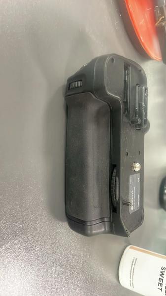 Батарейный блок VELLO BG-N4 for Nikon D7009