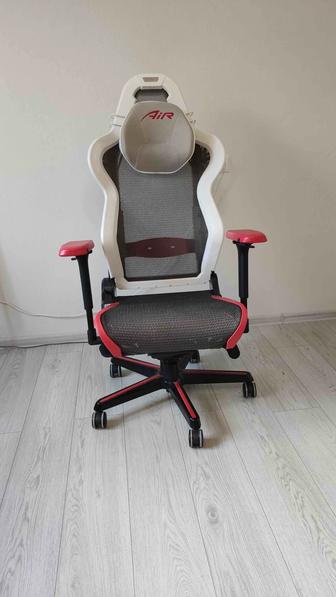 Компьютерное игровое кресло DXracer air