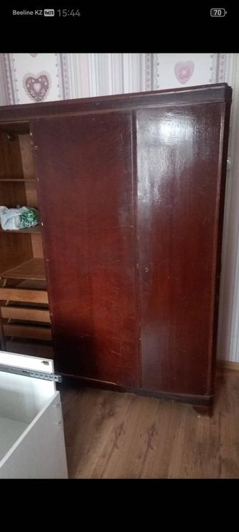 Отдам мебель, самовывоз Шкаф, Стол