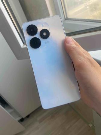Телефон сатам Tecno Spark Go 2024