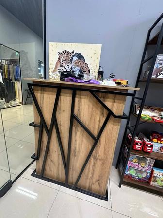 Продам стеллажи и ресепшн