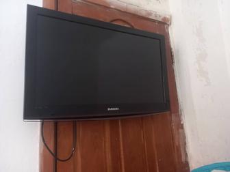 продается телевизор самсунг с кронштейны но без пульта