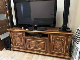 Продам мебель для гостиной, стол и стулья