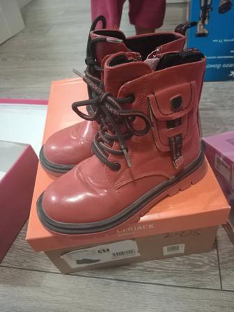 Отдам даром сапоги весенние для девочки размер 28