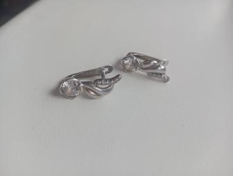 Продам серьги серебро.