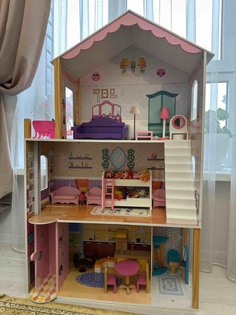 Продам кукольный дом. В отличном состоянии. Высота- 1,15 см, ширина-70см.