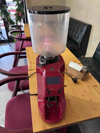Продам кофемолку Nuovo Simonelli