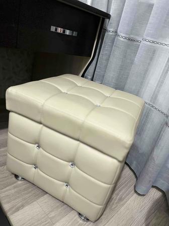 Пуфик со стразами