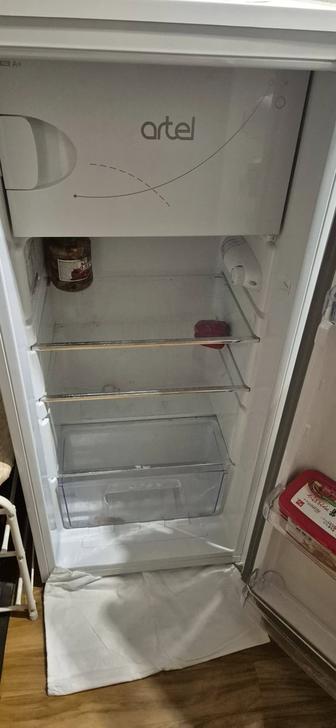 Срочно продам холодильник, компактный, в отличном состоянии!