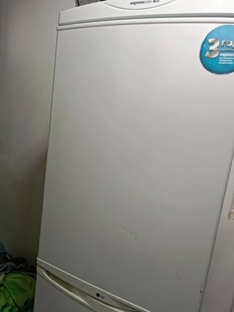 Продам холодильник