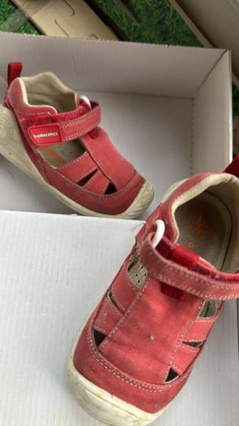 Детская сандалии