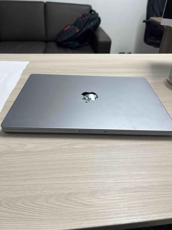 MacBook Pro 14