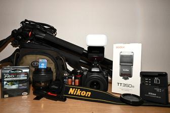 Фотоаппарат Nikon D40 с объективами, вспышкой, штативом и фильтром