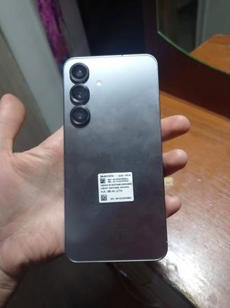 Смартфон Samsung Galaxy S25