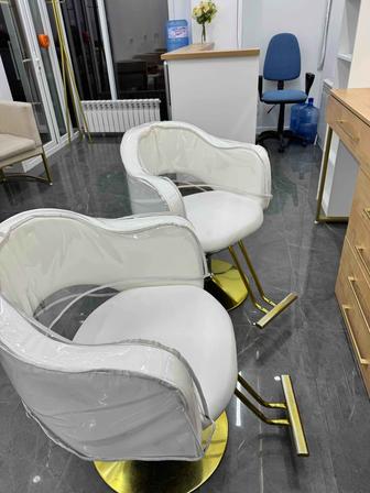 Парикмахерское кресло