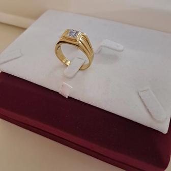 Кольцо золотое с бриллиант