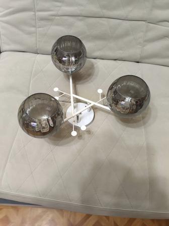 Продам люстры с плафонами