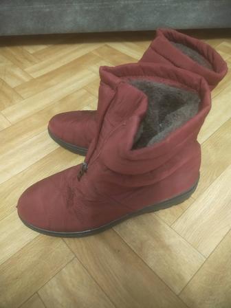 Продаю зимние женские ботинки