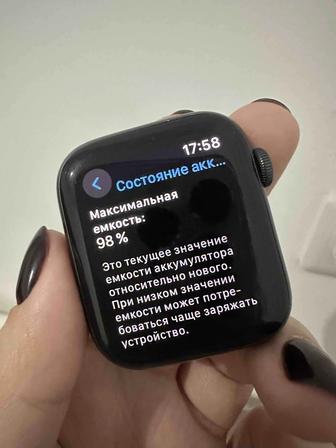 Продам смарт-часы Apple Watch SE 44 мм черный