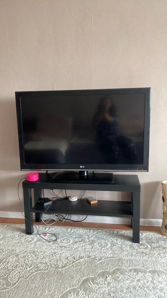 Продам телевизорLG -диагональ 106 см с подставкой 50 тыс. Торг уместен.