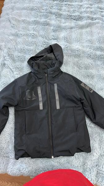 Продам детскую демисезонную куртку