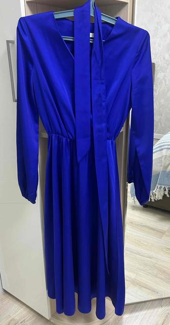 Платье из атласа