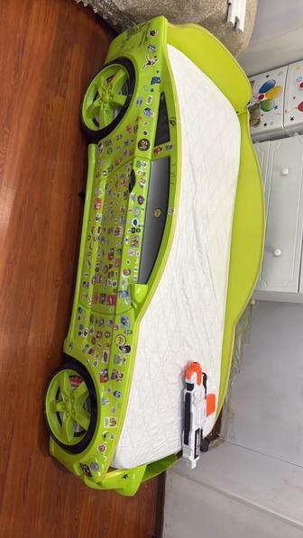 Кровать с матрасом