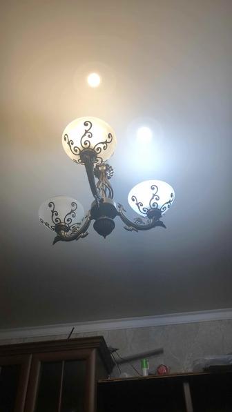 Продам люстру