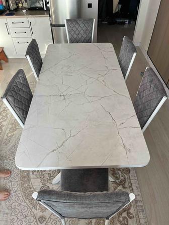 Стол со стульями