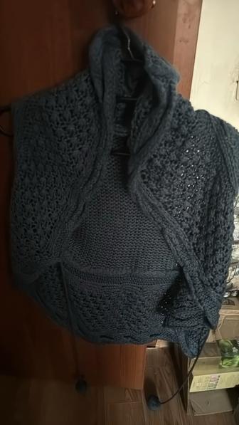 Безрукавка чистая шерсть 100% новая