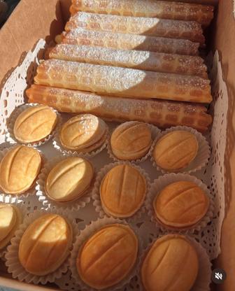 Свежие вафли и орешки