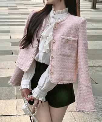 Продаю жакет, пиджак твидовый.