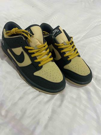 Продаю кроссовки Найк Supreme x Nike Dunk SB Low Pro OG QS с номером 94