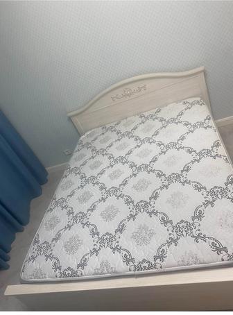 Двуспальная кровать