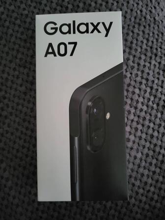 Телефон самсунг А07.