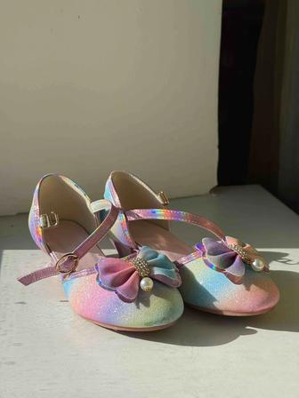 Продам детские туфли