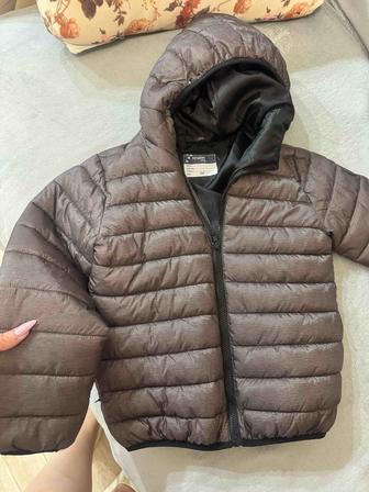 Продам детскую куртку размер 134