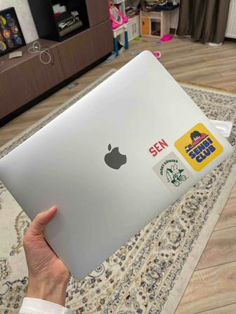 Продаю с заботой и теплом MacBook Pro 13 с Touch Bar