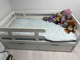 Продам детскую кровать из дерева