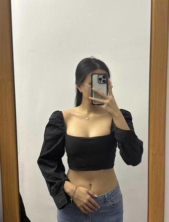 Кофта с открытыми плечами