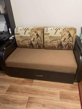 Диван-малютка 2 х спальный,состояние отличное.Размеры ш-175-73-43