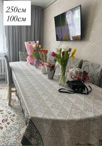 Продается дубовый стол в хорошем состоянии.