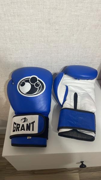 Боксерские перчатки