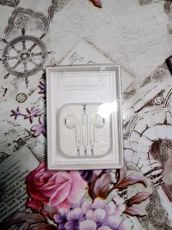 Продам Наушники Apple EarPods 3.5 мм белый